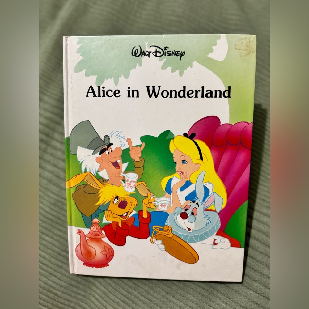 1986 ALICE IN WONDERLAND HARDCOVER BOOK